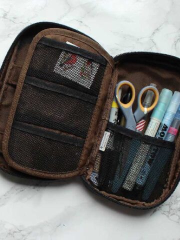 A good bullet journalling and class note taking art supply kit fits in one portable pen case